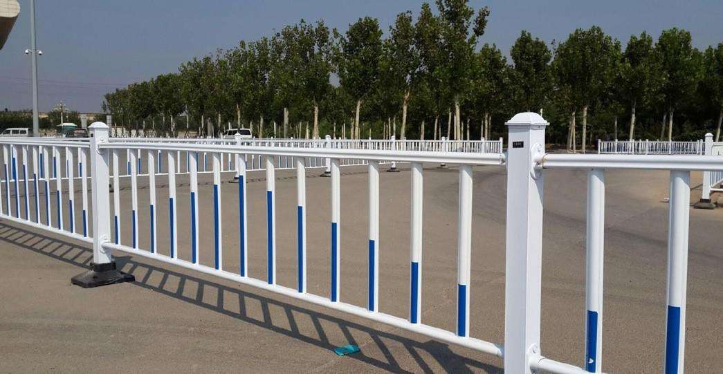 道路護(hù)欄.jpg