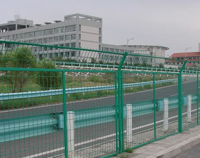 公路護欄網價格