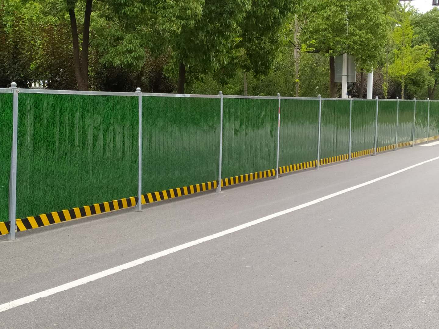 彩鋼瓦施工圍擋